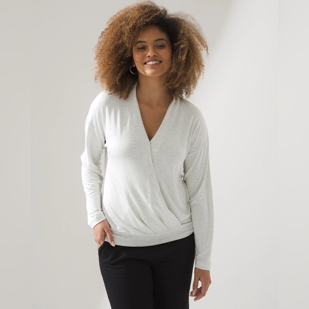 585 - Soma NWOT Women's White/Grey Wrap Cardigan. Size L